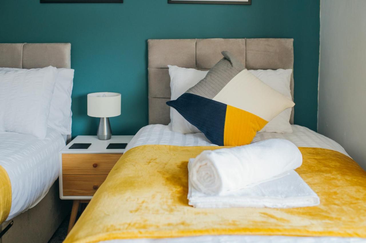 Rookwood House - Spacious Home With Free Parking - Short Stay Leeds Leeds  Exterior photo